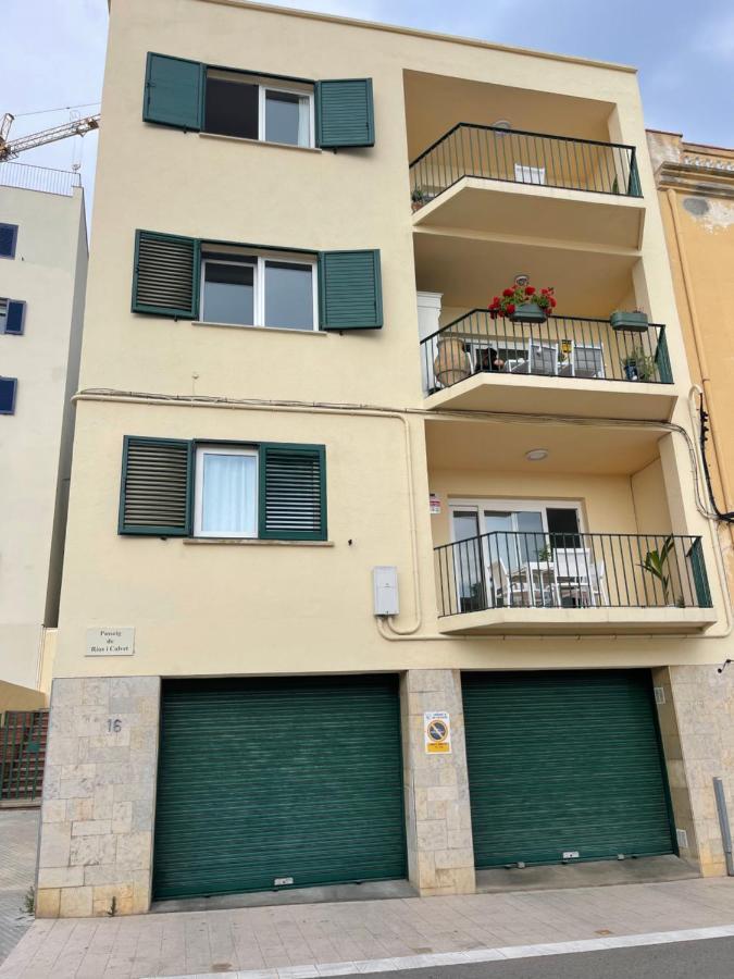 Aquamarine Sant Feliu En La Playa Con Patio Apartment Сан Фелиу де Гиксолс Екстериор снимка